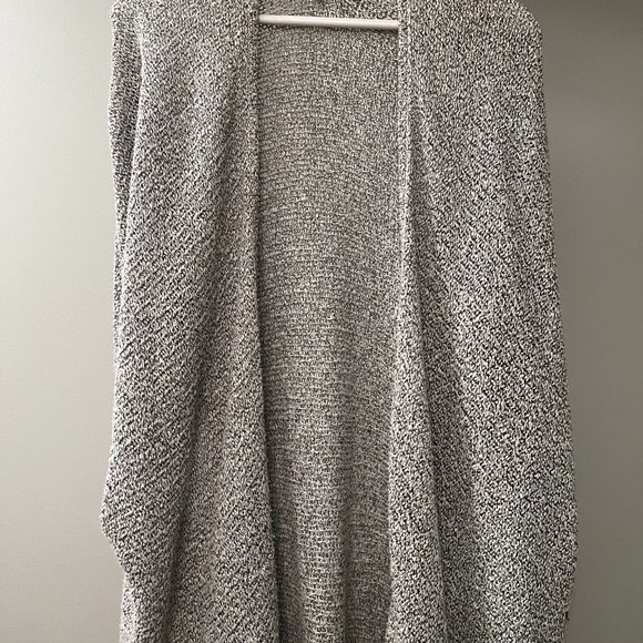 Aritzia Community Iconic Cape Oversized Cardigan Knit Sweater Women’s Size XXS - Picture 5 of 9
